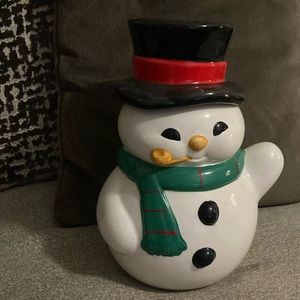 9 inch by 4 inches ceramic cookie jar